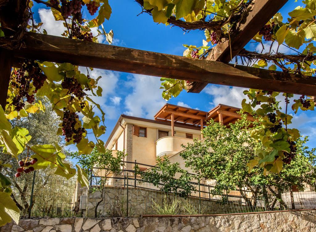 פוצ'ה ואראנו Albergo Il Giardino מראה חיצוני תמונה