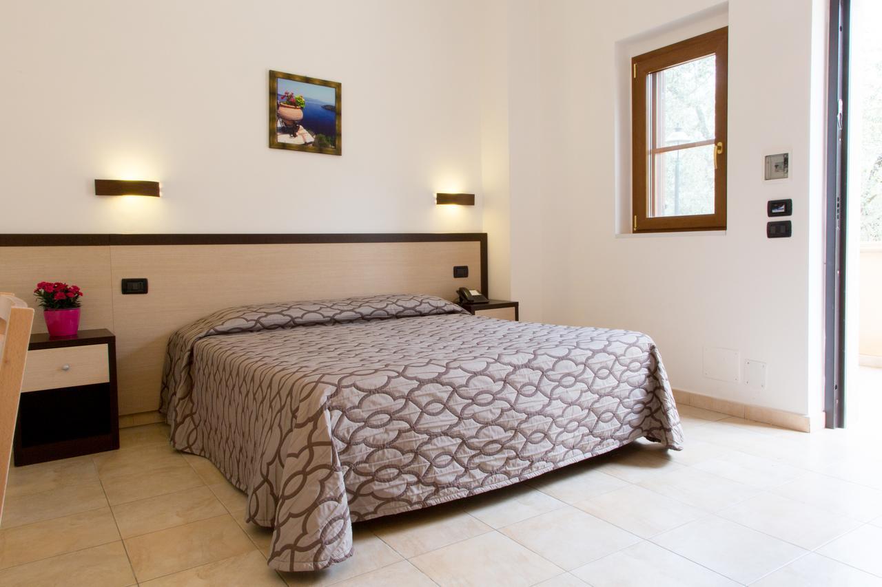 פוצ'ה ואראנו Albergo Il Giardino מראה חיצוני תמונה