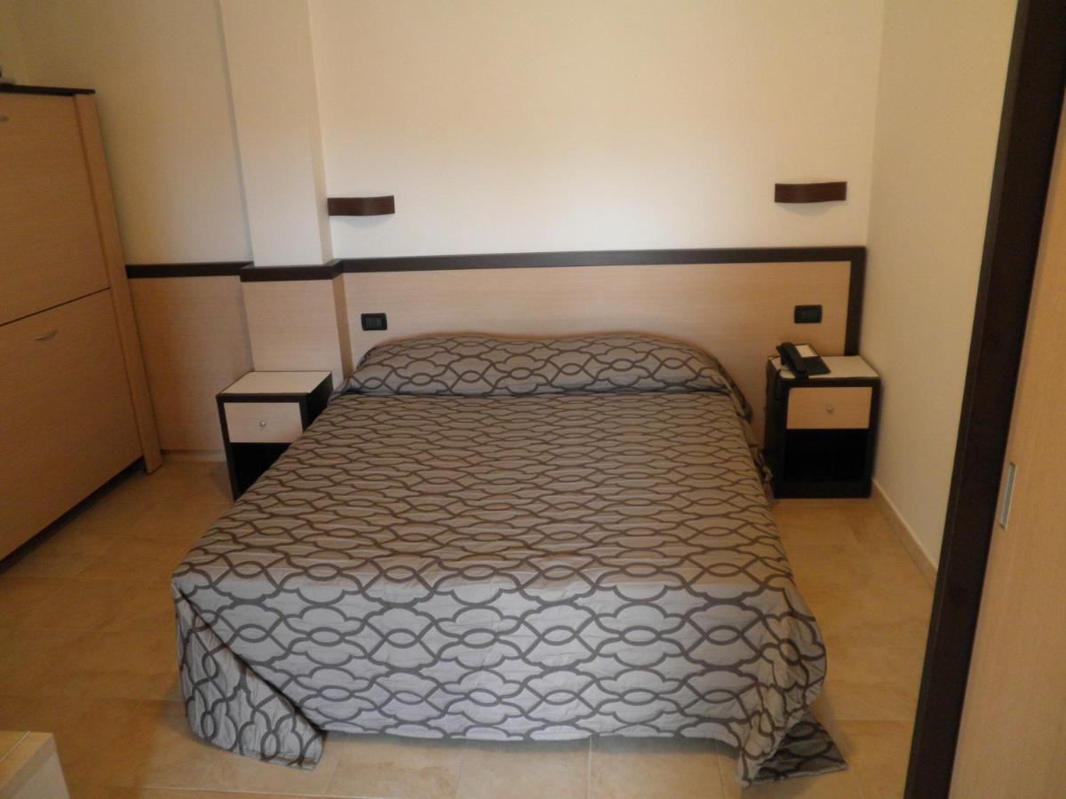 פוצ'ה ואראנו Albergo Il Giardino חדר תמונה